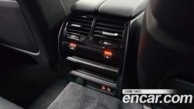 BMW 5-Series 2023 — photo 31