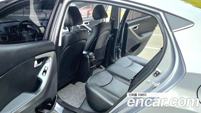 Hyundai AVANTE 2015 — photo 10