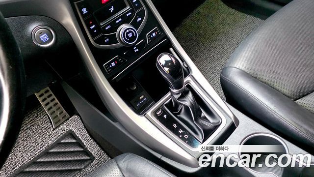 Hyundai AVANTE 2015 — photo 11