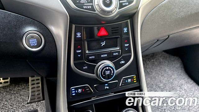 Hyundai AVANTE 2015 — photo 13