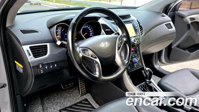 Hyundai AVANTE 2015 — photo 17