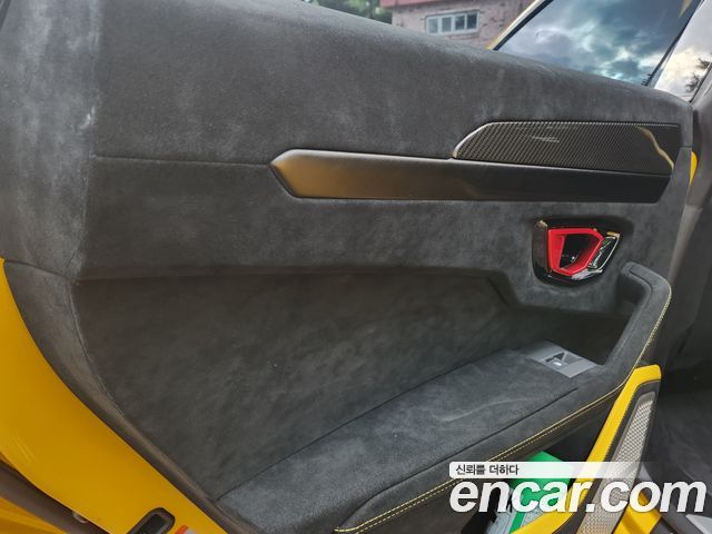 Lamborghini Urus 2024 — photo 16