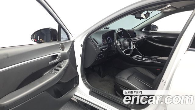 Hyundai Sonata 2022 — photo 13