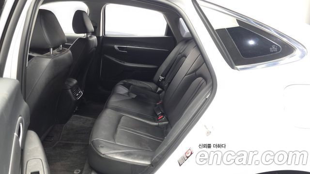 Hyundai Sonata 2022 — photo 16
