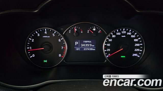Kia Carens 2017 — photo 11