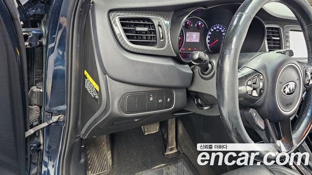 Kia Carens 2017 — photo 23