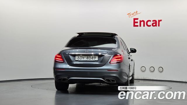 Mercedes-Benz E-Class 2018 — photo 4