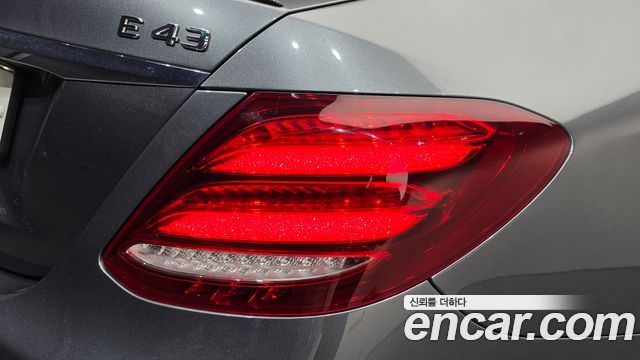 Mercedes-Benz E-Class 2018 — photo 9