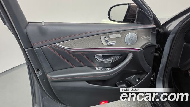 Mercedes-Benz E-Class 2018 — photo 14