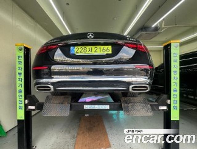 Mercedes-Benz S-Class 2025 — photo 2