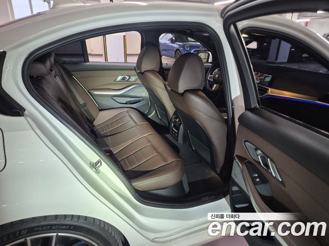 BMW 3-Series 2019 — photo 9