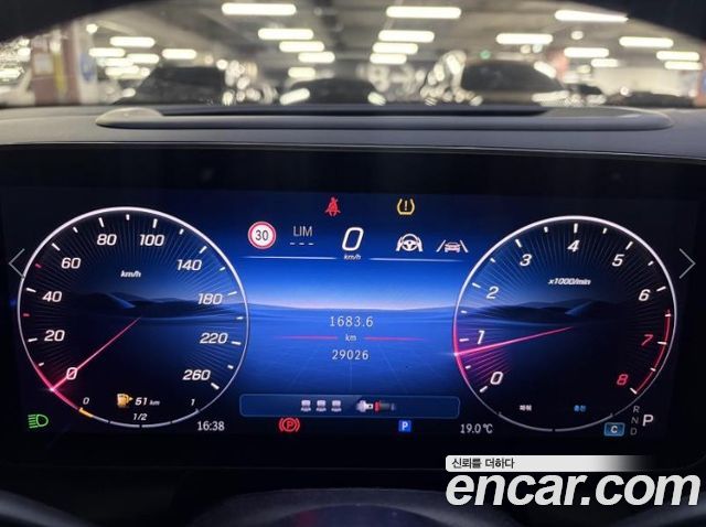 Mercedes-Benz GLC-Class 2025 — photo 9