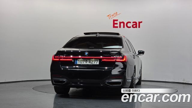 BMW 7-Series 2022 — photo 4