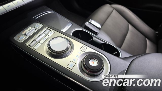 Genesis GV70 2022 — photo 12