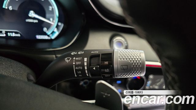 Genesis GV70 2022 — photo 25