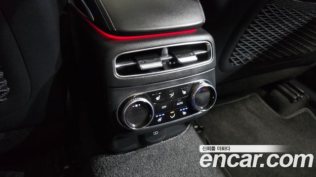 Genesis GV70 2022 — photo 27