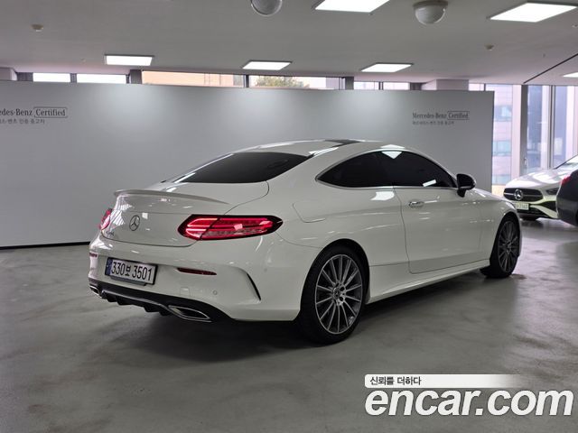 Mercedes-Benz C-Class 2023 — photo 2