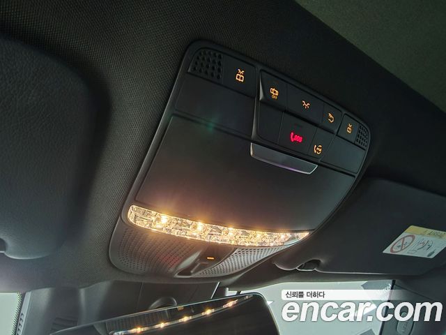 Mercedes-Benz C-Class 2023 — photo 17