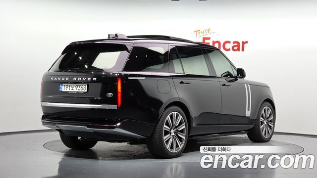 Land Rover Range Rover 2023 — photo 2