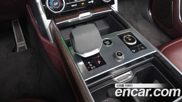 Land Rover Range Rover 2023 — photo 12