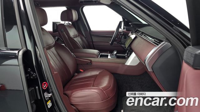 Land Rover Range Rover 2023 — photo 17