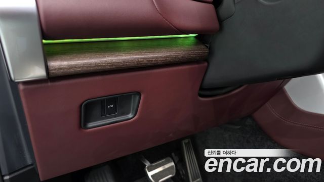 Land Rover Range Rover 2023 — photo 22
