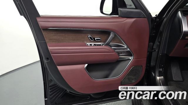 Land Rover Range Rover 2023 — photo 14