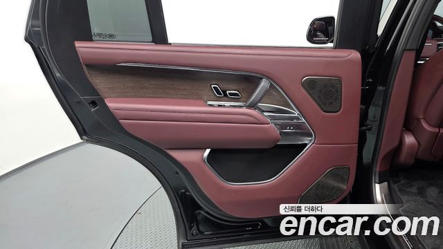 Land Rover Range Rover 2023 — photo 15