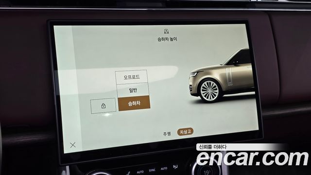Land Rover Range Rover 2023 — photo 30