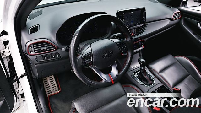 Hyundai i30 2018 — photo 10