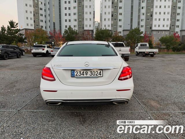 Mercedes-Benz E-Class 2019 — photo 4