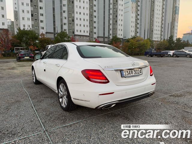 Mercedes-Benz E-Class 2019 — photo 7