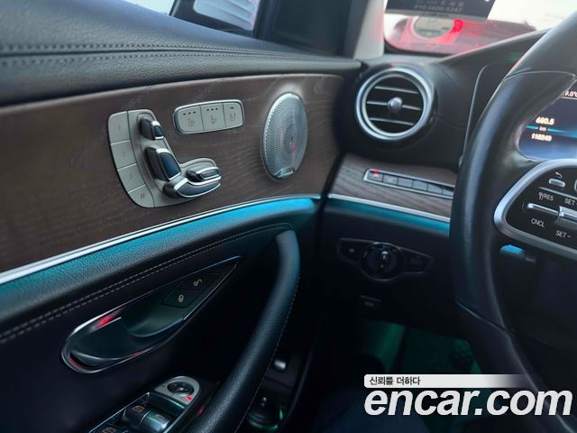Mercedes-Benz E-Class 2019 — photo 13