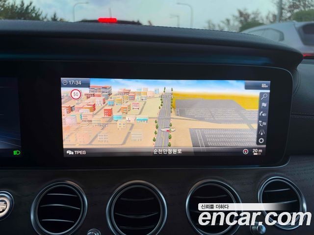 Mercedes-Benz E-Class 2019 — photo 15