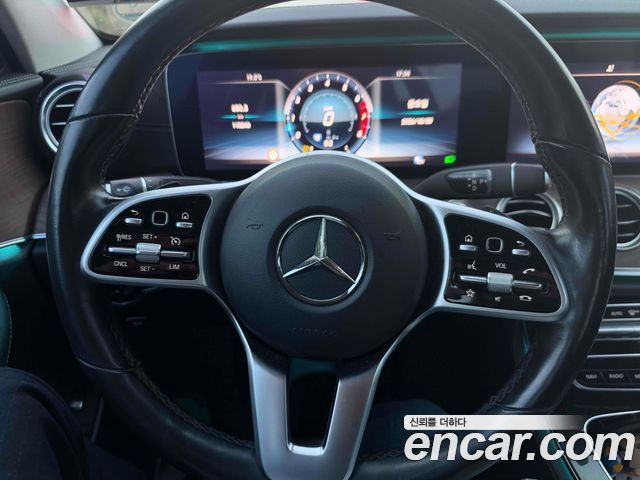 Mercedes-Benz E-Class 2019 — photo 16