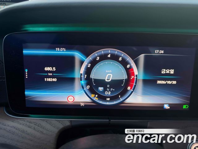 Mercedes-Benz E-Class 2019 — photo 17