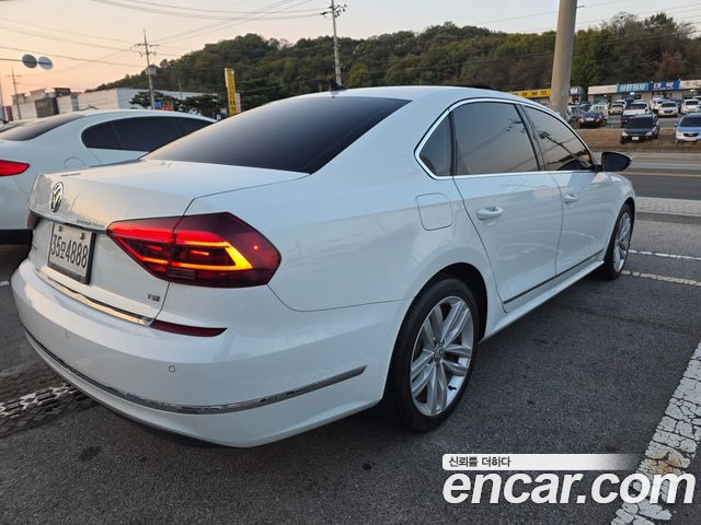 Volkswagen Passat 2018 — photo 2