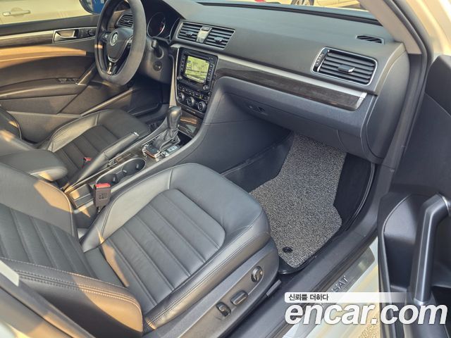 Volkswagen Passat 2018 — photo 11