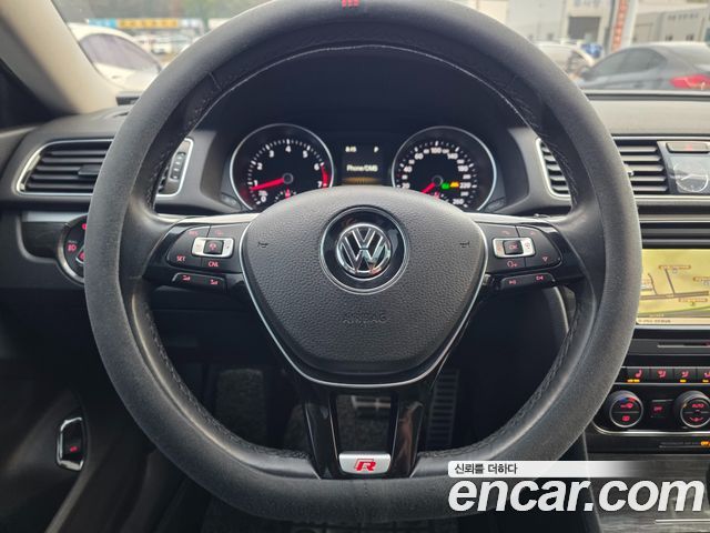 Volkswagen Passat 2018 — photo 13