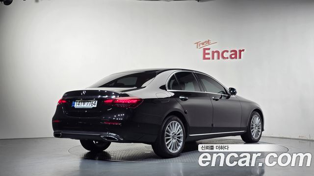 Mercedes-Benz E-Class 2023 — photo 2