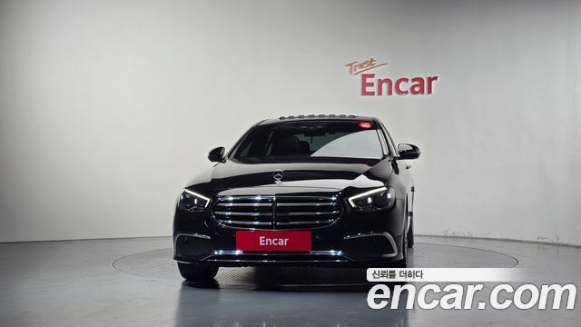 Mercedes-Benz E-Class 2023 — photo 3