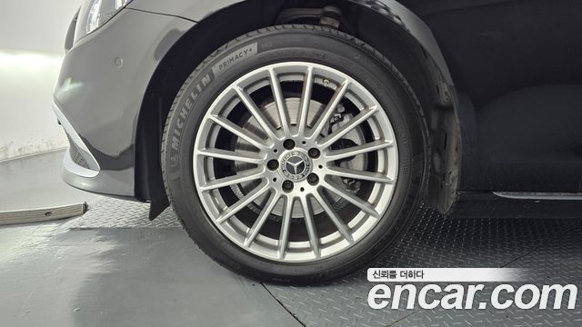 Mercedes-Benz E-Class 2023 — photo 5