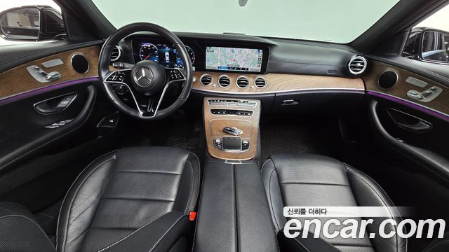 Mercedes-Benz E-Class 2023 — photo 10