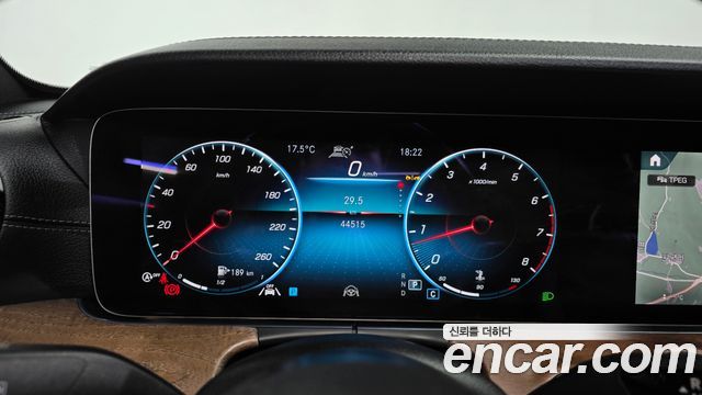 Mercedes-Benz E-Class 2023 — photo 11