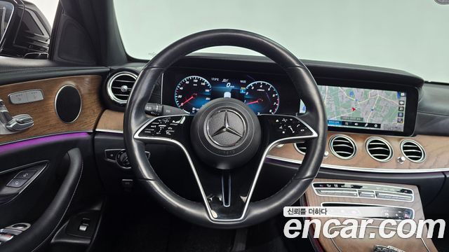 Mercedes-Benz E-Class 2023 — photo 18