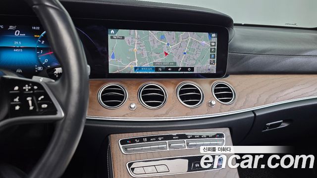 Mercedes-Benz E-Class 2023 — photo 19