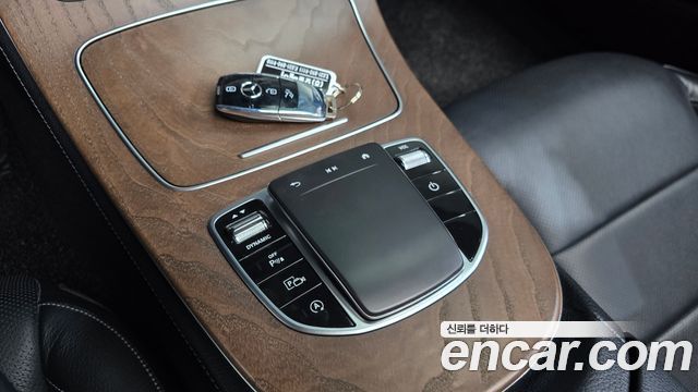 Mercedes-Benz E-Class 2023 — photo 21