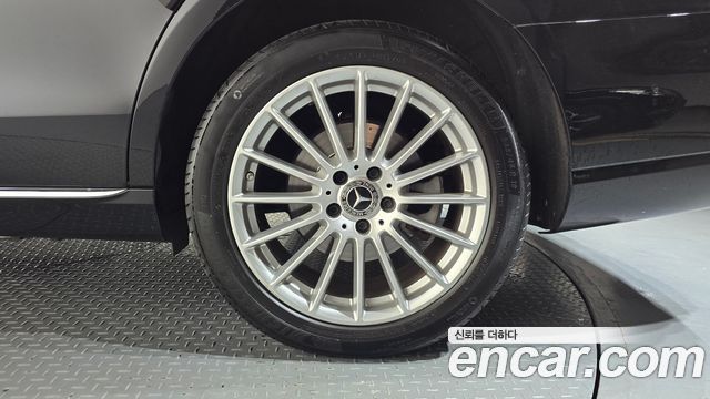Mercedes-Benz E-Class 2023 — photo 7