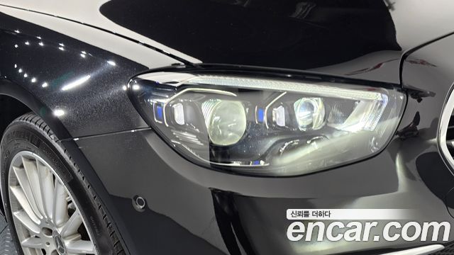 Mercedes-Benz E-Class 2023 — photo 8