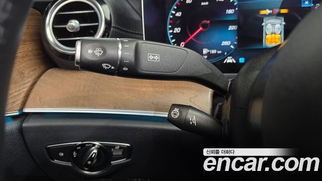 Mercedes-Benz E-Class 2023 — photo 27